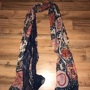 Super cute scarf! Beautiful design and colors!